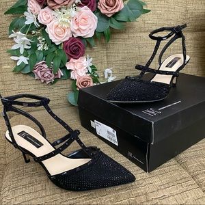 NWT INC 7.5 Black Pointed Toe Studded Kitten Heel